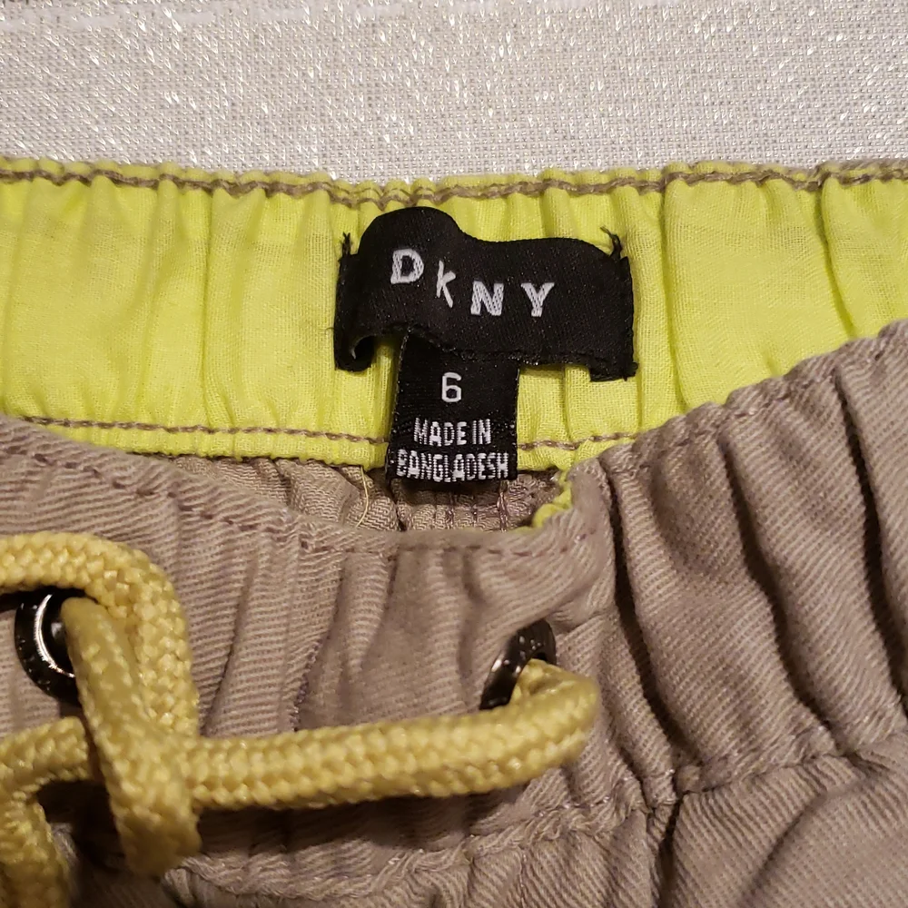 DKNY Kids NEW pants Size 6 Khaki 4-pocket NWOT